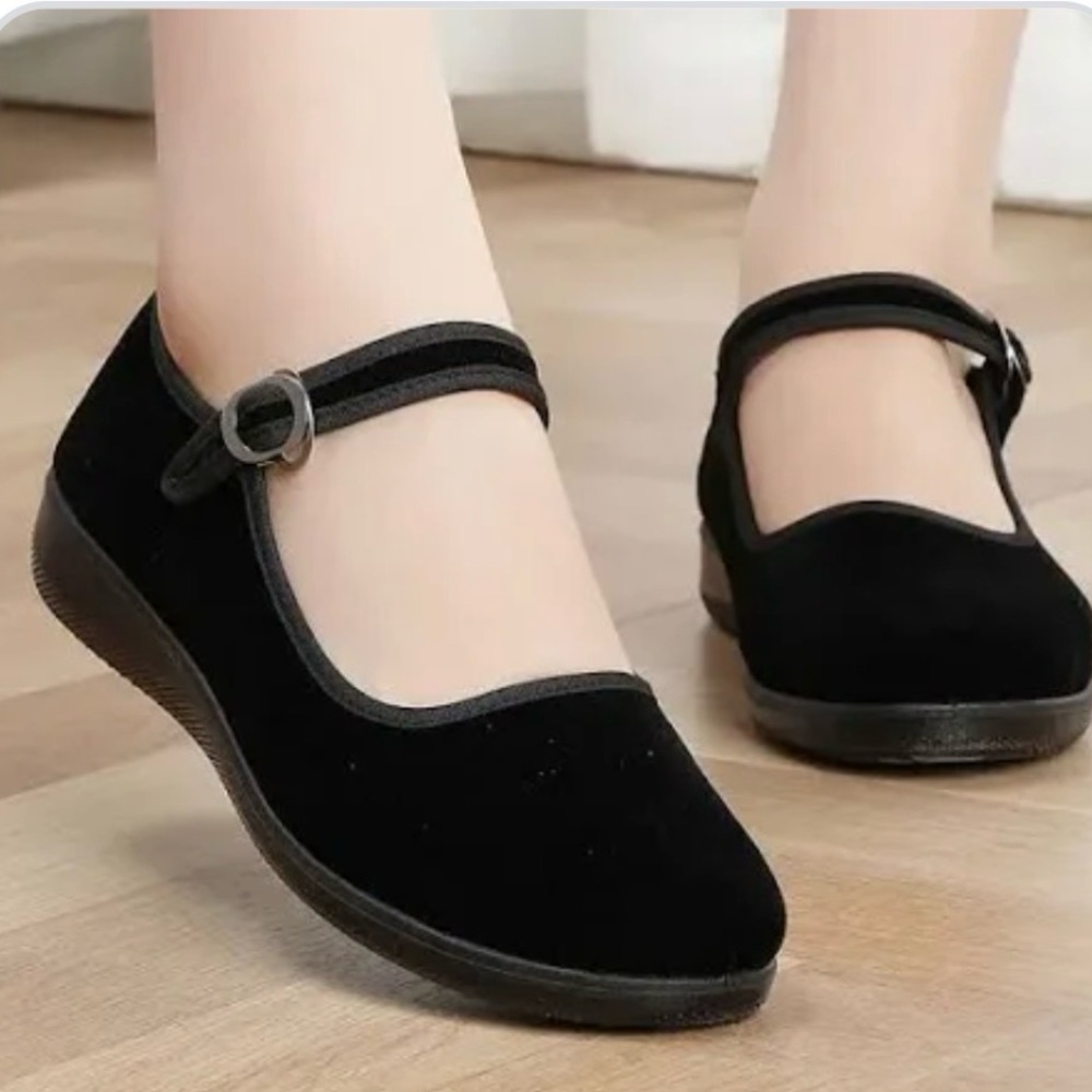 Vintage Tianfuxiang brand Black Mary Jane Shoes with Yellow Interior New